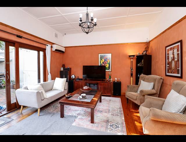 3 BEDROOM FREEHOLD FOR SALE IN GLENWOOD